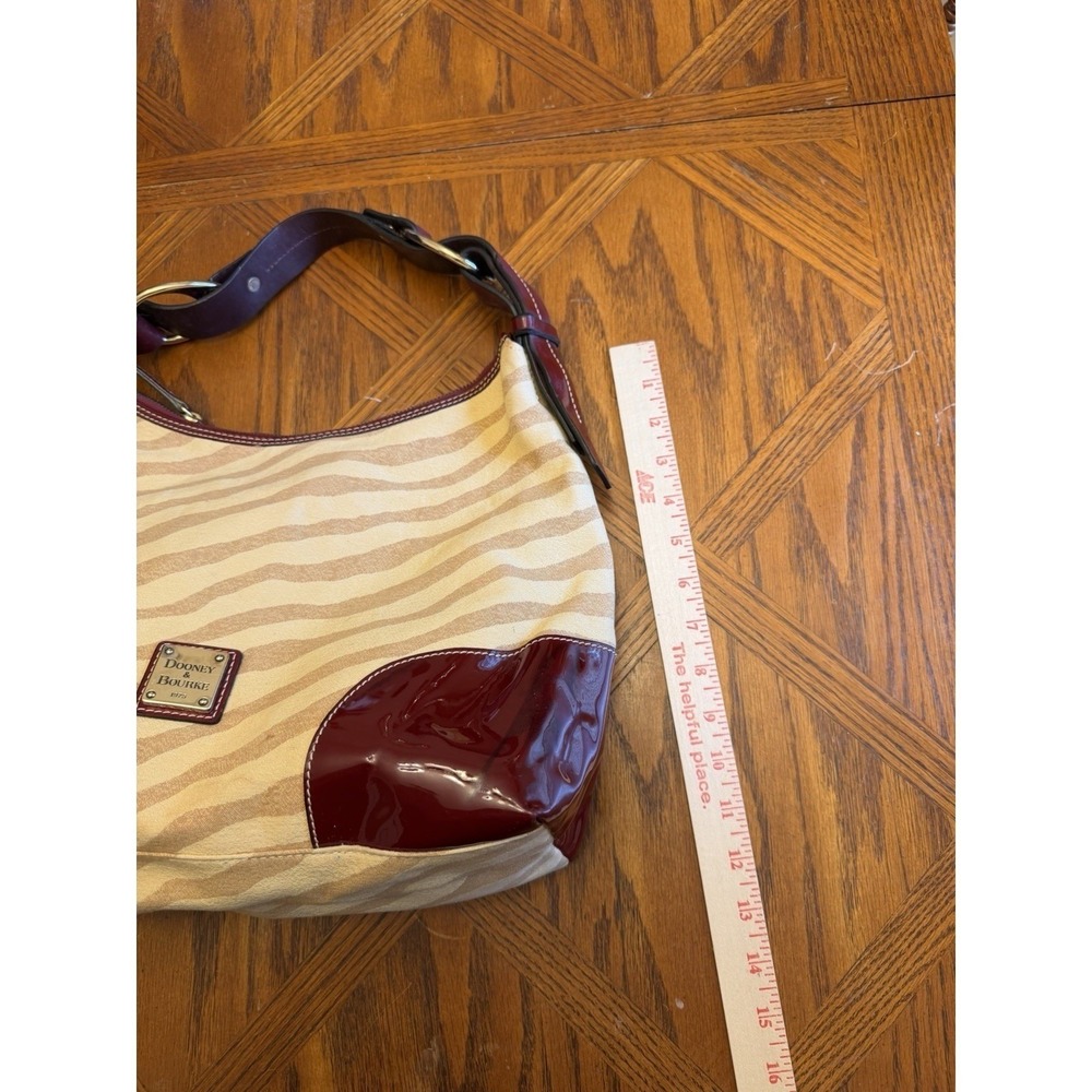 Dooney & Bourke Cream/Tan Zebra Stripe Leather Shoulder Bag & Matching Wallet - Picture 4 of 16